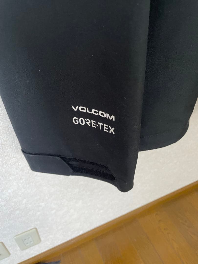 VOLCOM GORE-TEX フード付きジャケット ブラック　Ｌサイズ