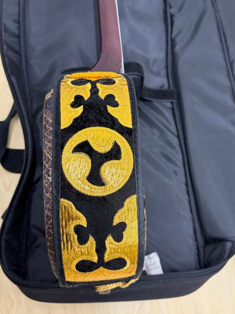 美品 沖縄三線 蛇皮 人工皮 弦楽器 和楽器 三味線 初心者 入門セット付き