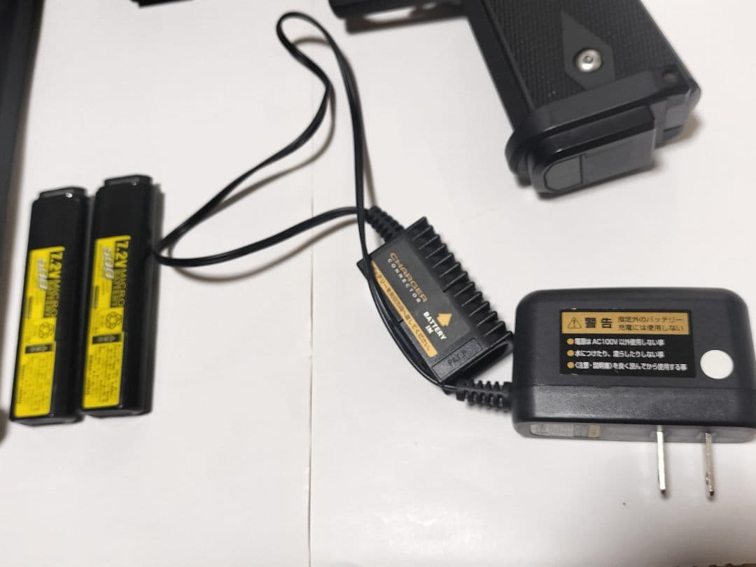 東京マルイ HI-CAPA E 電動ガン 100連マガジン2個、充電器、BB弾付