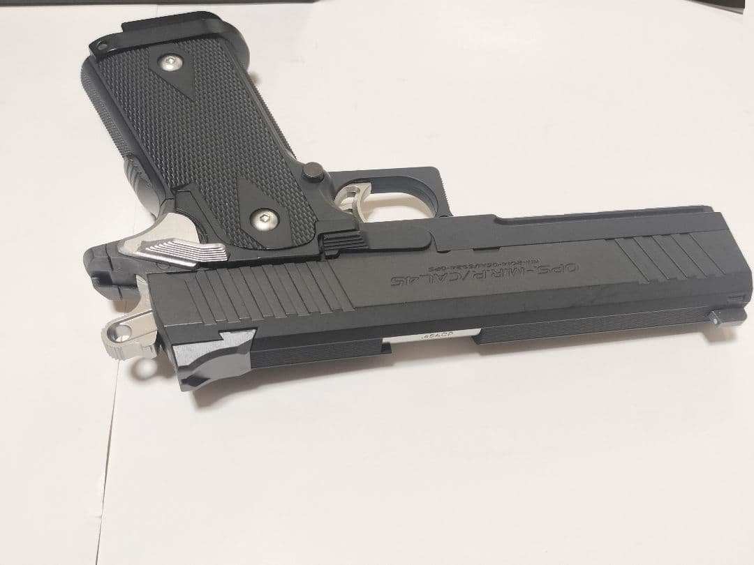 東京マルイ HI-CAPA E 電動ガン 100連マガジン2個、充電器、BB弾付