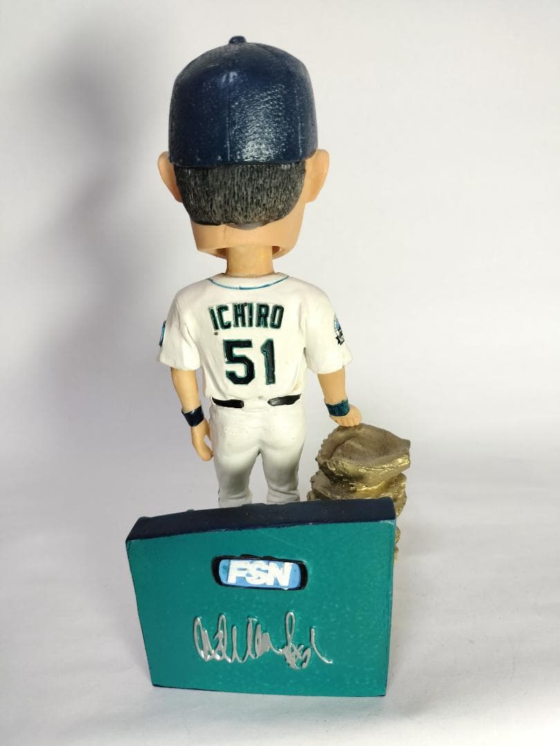 イチロー／”ゴールドグラブ賞” ボブルヘッド人形 (シアトル・マリナーズ）