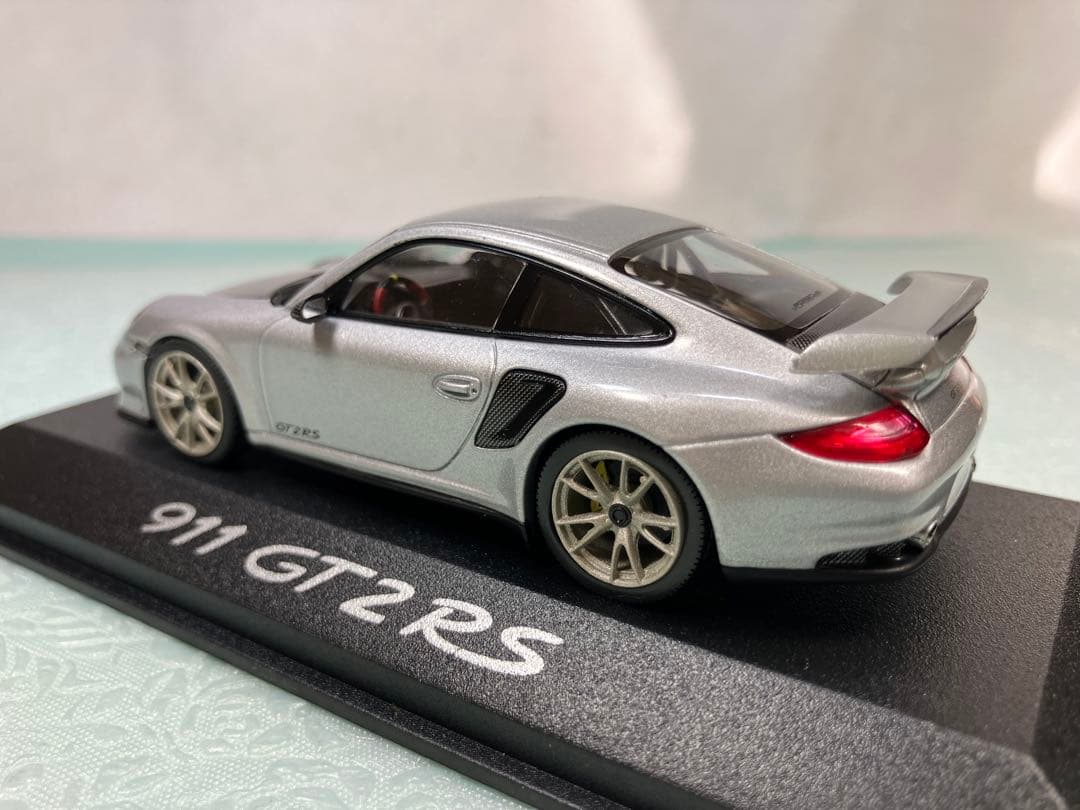 ミニチャンプス　ディーラー品　ポルシェ911 GT2RS 2010年