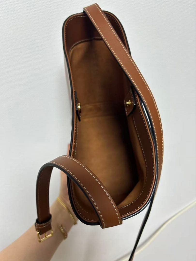 CELINE スモール バケット キュイル トリオンフ