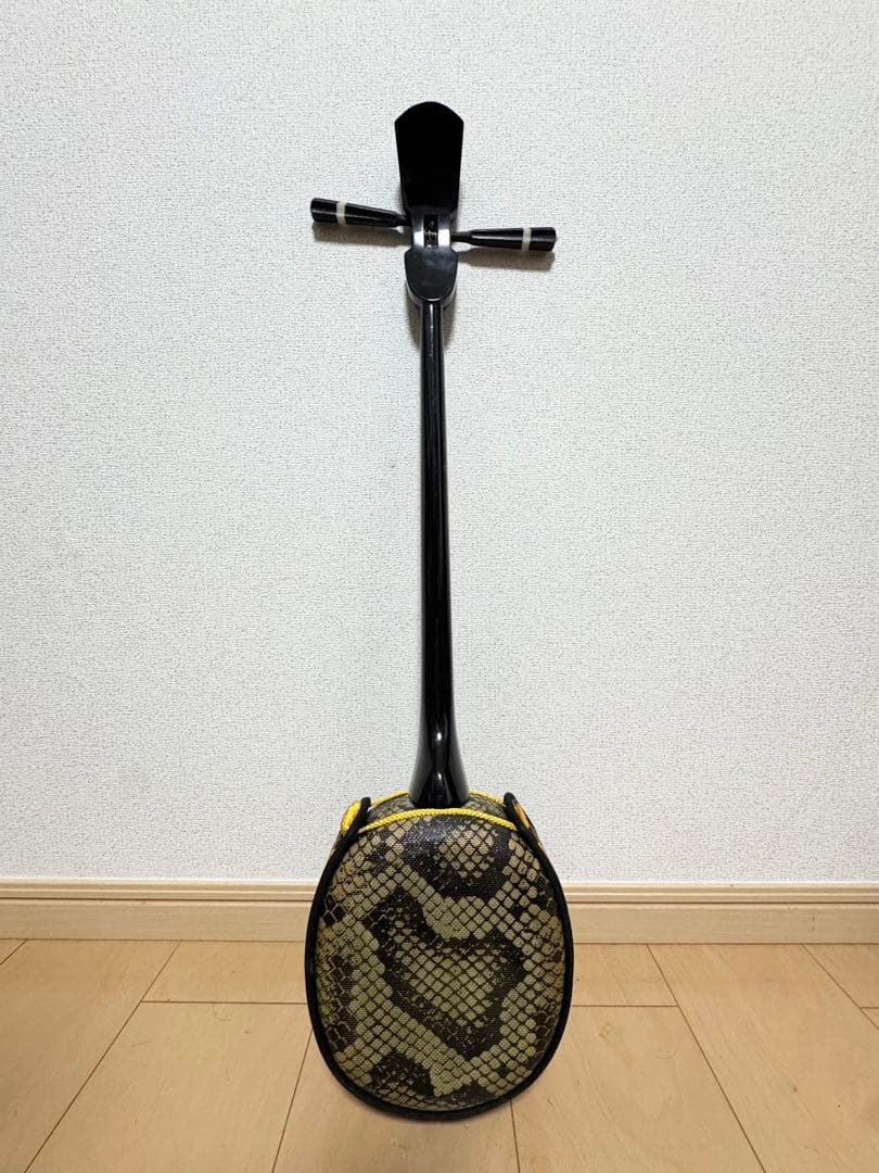 沖縄三線 人工皮 蛇柄 三味線 和楽器 弦楽器 本体 現状品