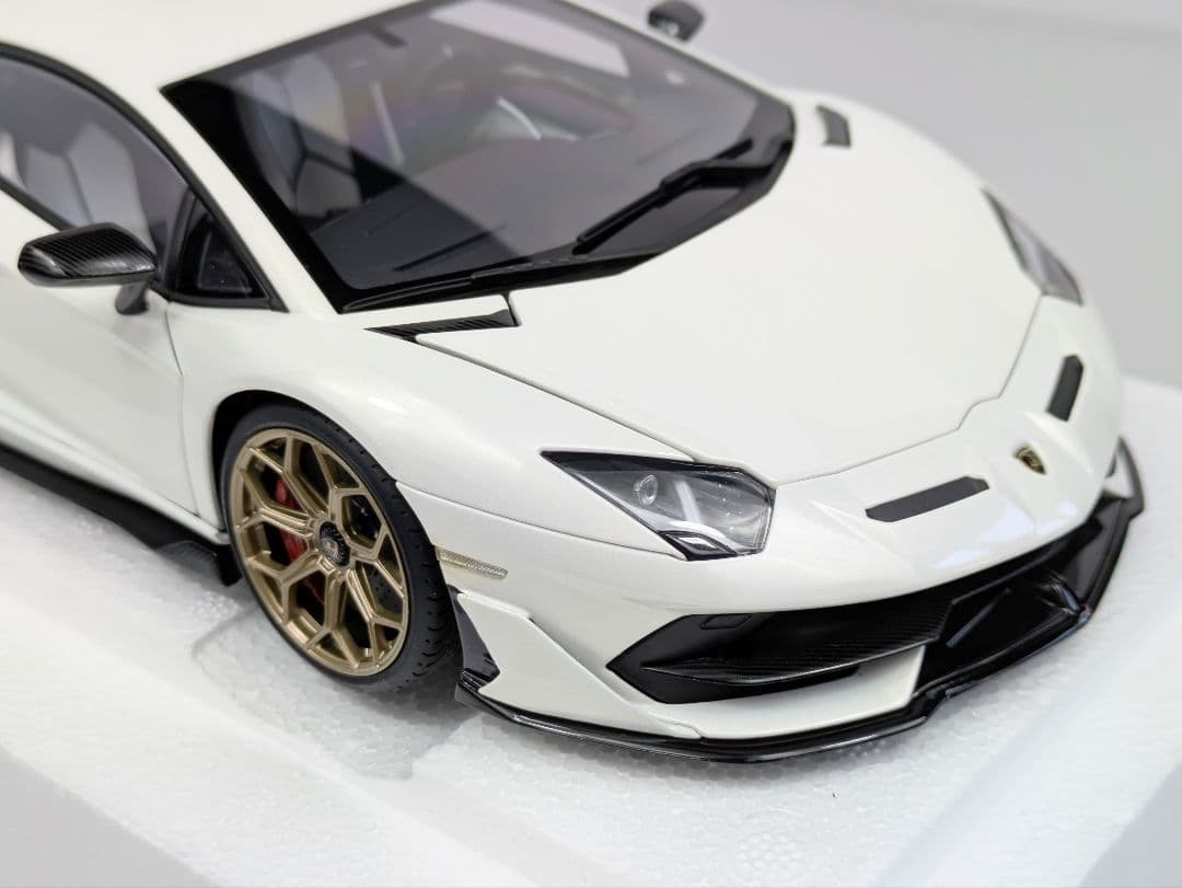 ミニカー 1/18 オートアート ランボルギーニ アヴェンタドール SVJ