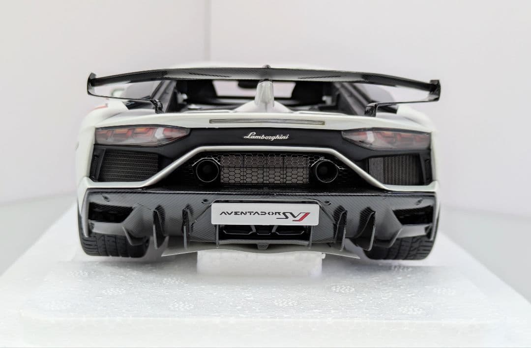 ミニカー 1/18 オートアート ランボルギーニ アヴェンタドール SVJ