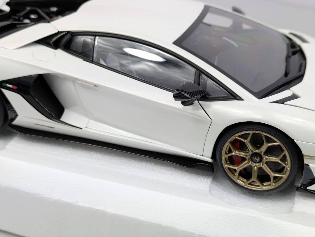ミニカー 1/18 オートアート ランボルギーニ アヴェンタドール SVJ