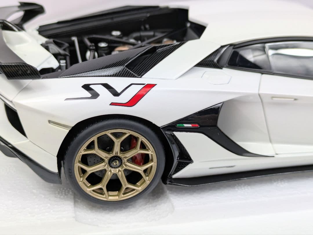 ミニカー 1/18 オートアート ランボルギーニ アヴェンタドール SVJ
