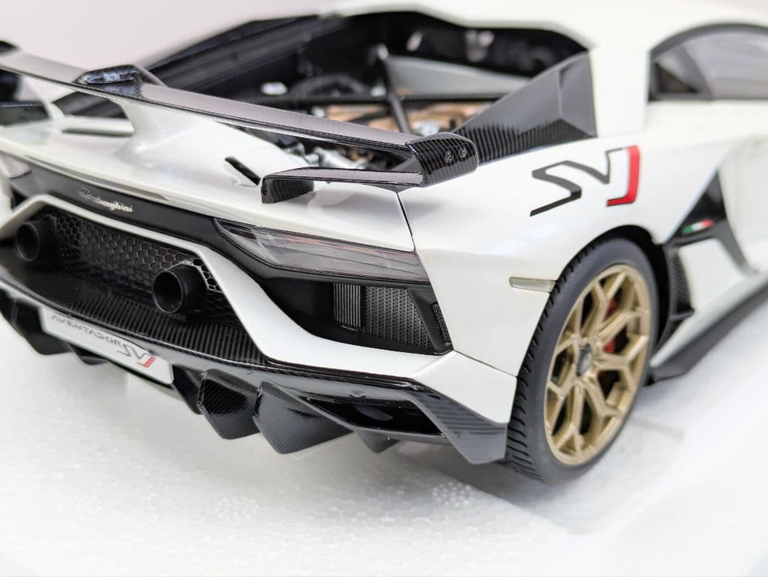 ミニカー 1/18 オートアート ランボルギーニ アヴェンタドール SVJ