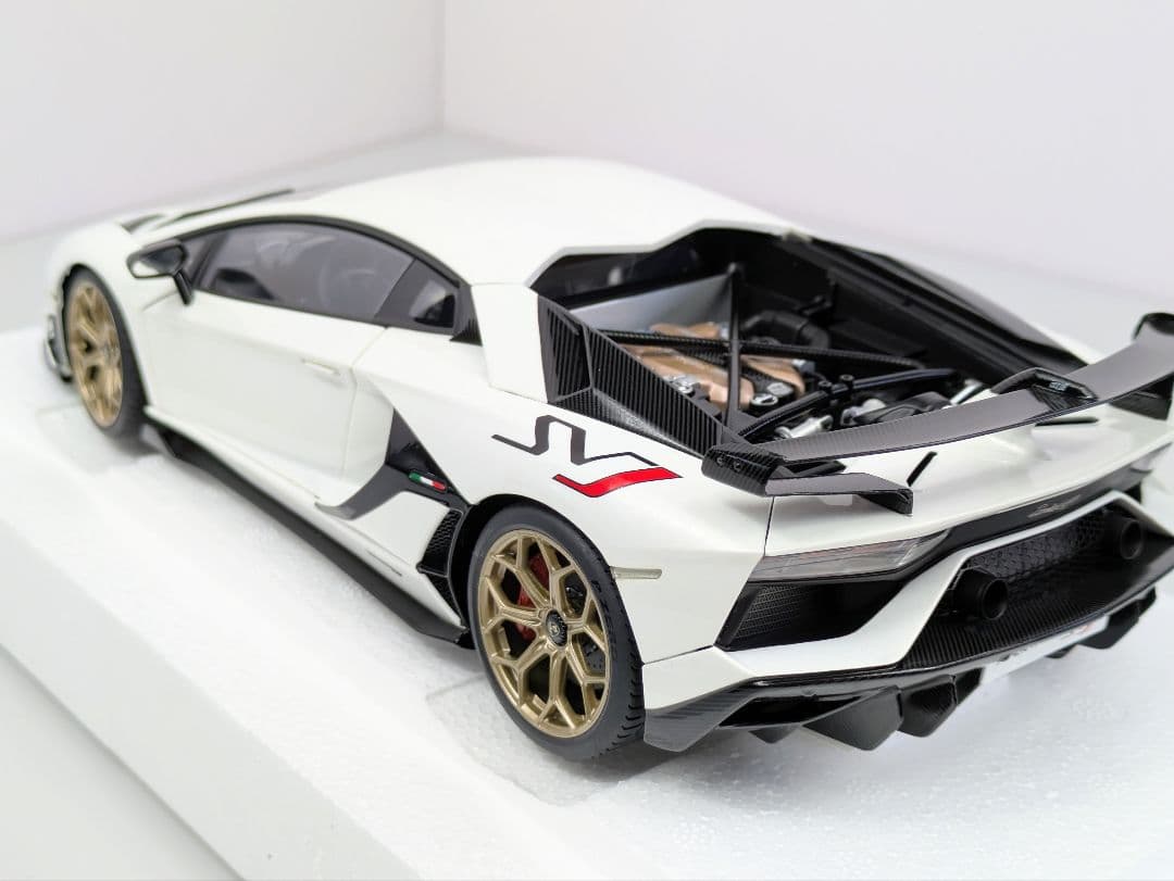 ミニカー 1/18 オートアート ランボルギーニ アヴェンタドール SVJ