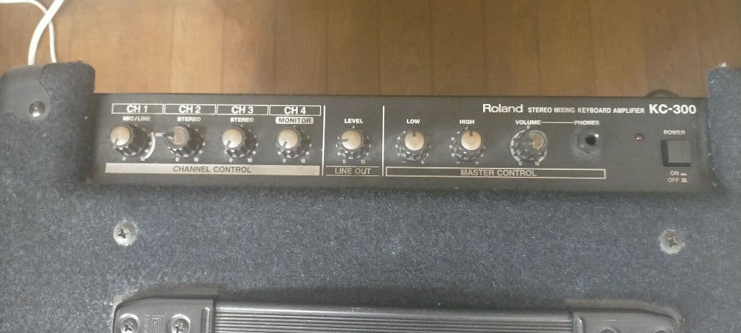 Roland KC-300 キーボードアンプ　、ケーブル2本