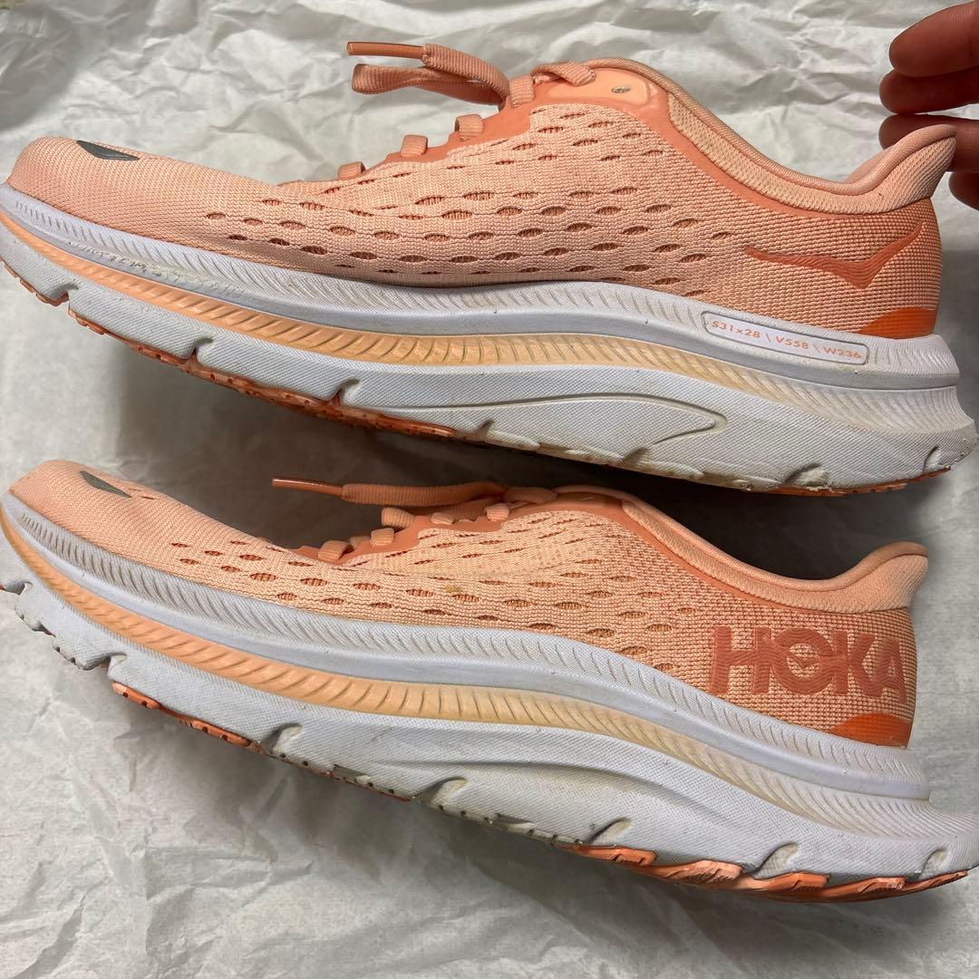 美品　HOKA ランニングシューズ ピンク　24.5cm