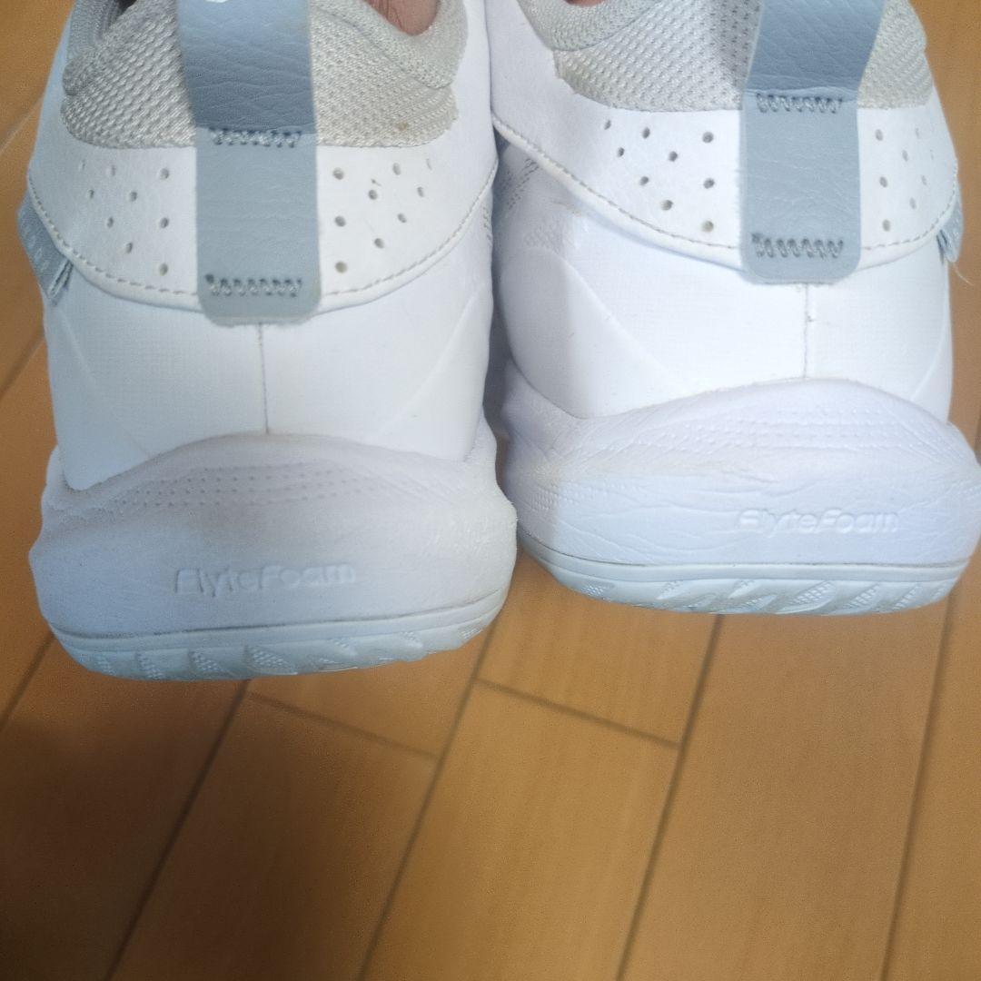 バッシュ アシックス GELHOOP V17 25.5