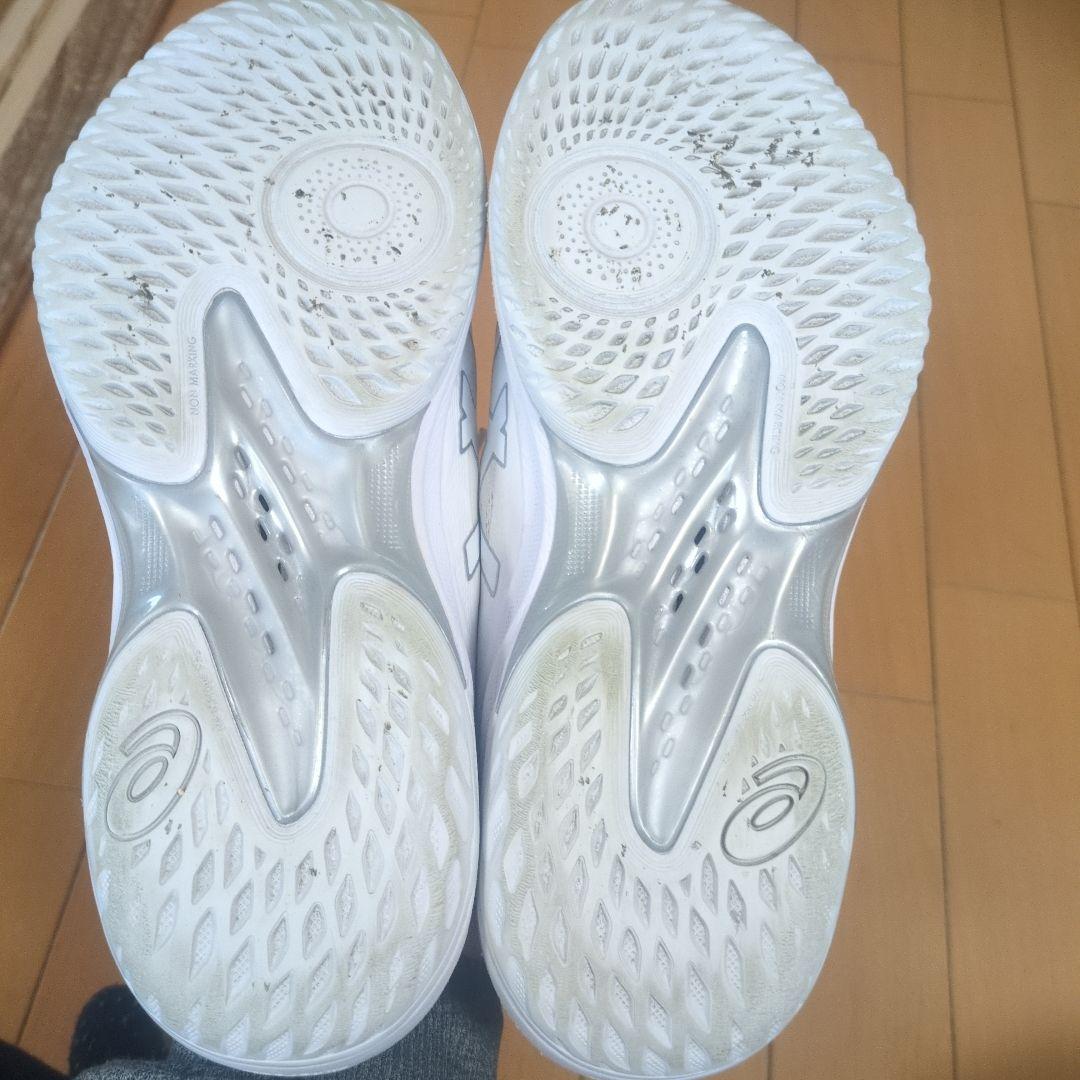 バッシュ アシックス GELHOOP V17 25.5