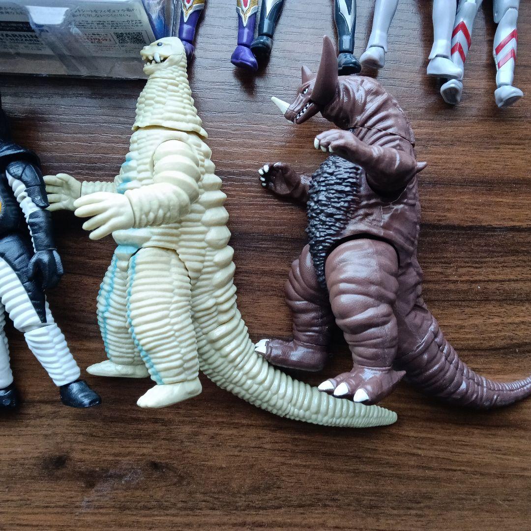 ウルトラマン　怪獣　アクション　フィギュア　バンダイ