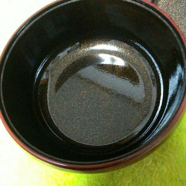 金まき絵のとても綺麗な容器ですね。