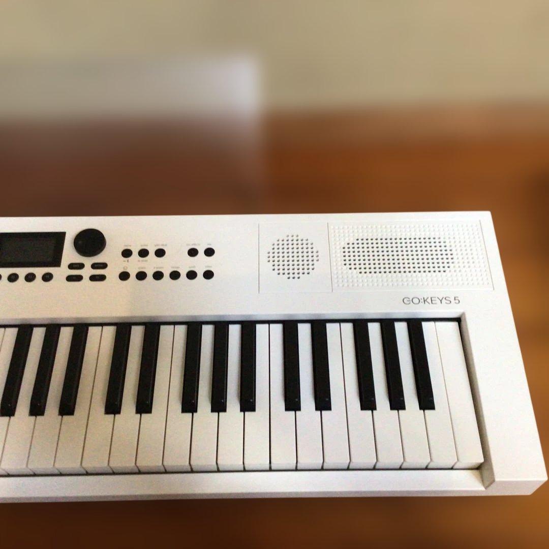キーボードRoland GO:KEYS5 ホワイト(譜面台　べダル　ケース付き)