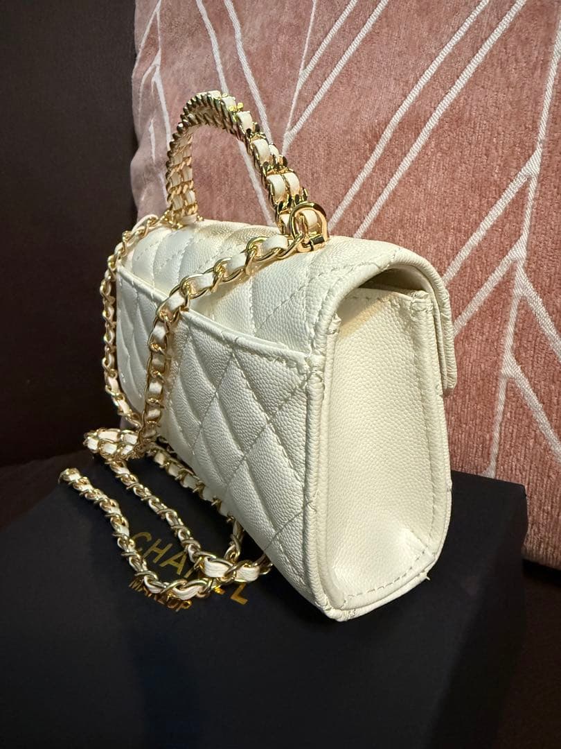 CHANEL ノベルティキルティングホワイトバッグ