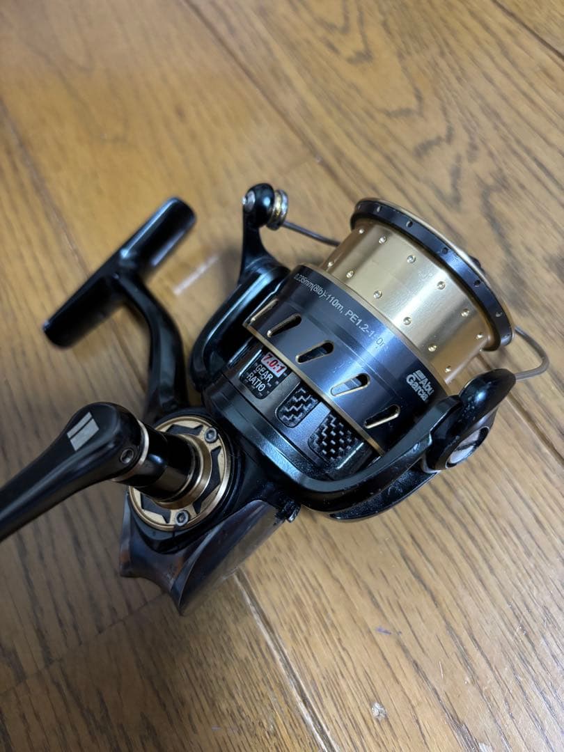 Revo Rocket 3000 スピニングリール ブラック ベール不具合あり