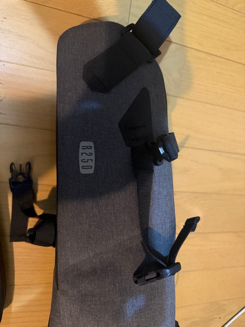 アールニーゴーマル(R250) 防水サドルバッグ スモール グレー