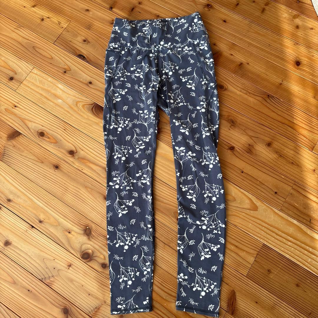 emmi yogaスポーツブラ＆レギンスセット