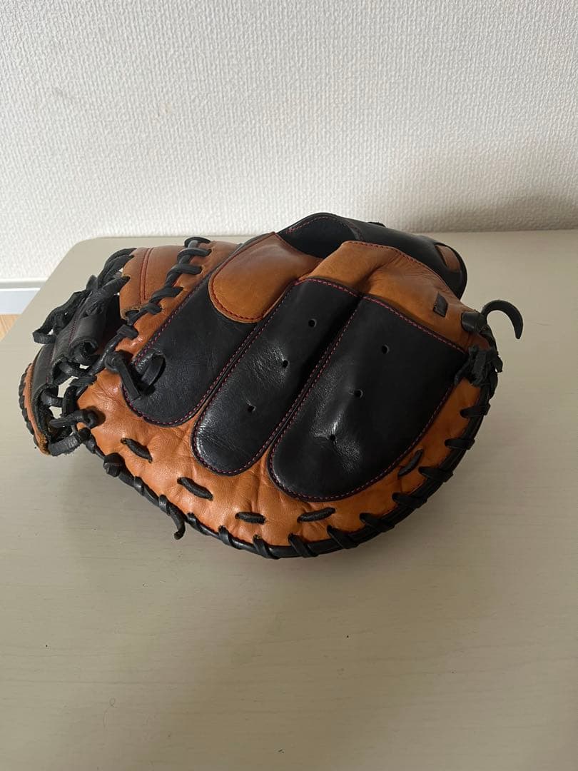 野球グローブ 黒と茶色 レザー