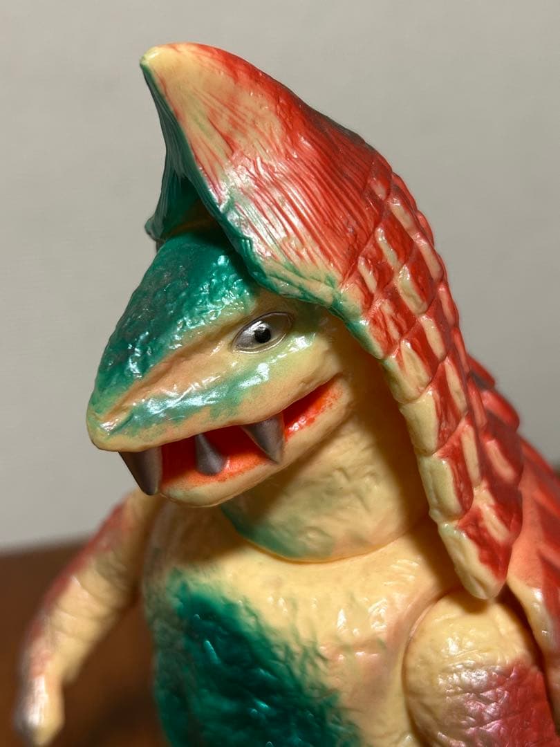 ブルマックPopy怪獣フィギュア 赤と緑の\Harry Orn
