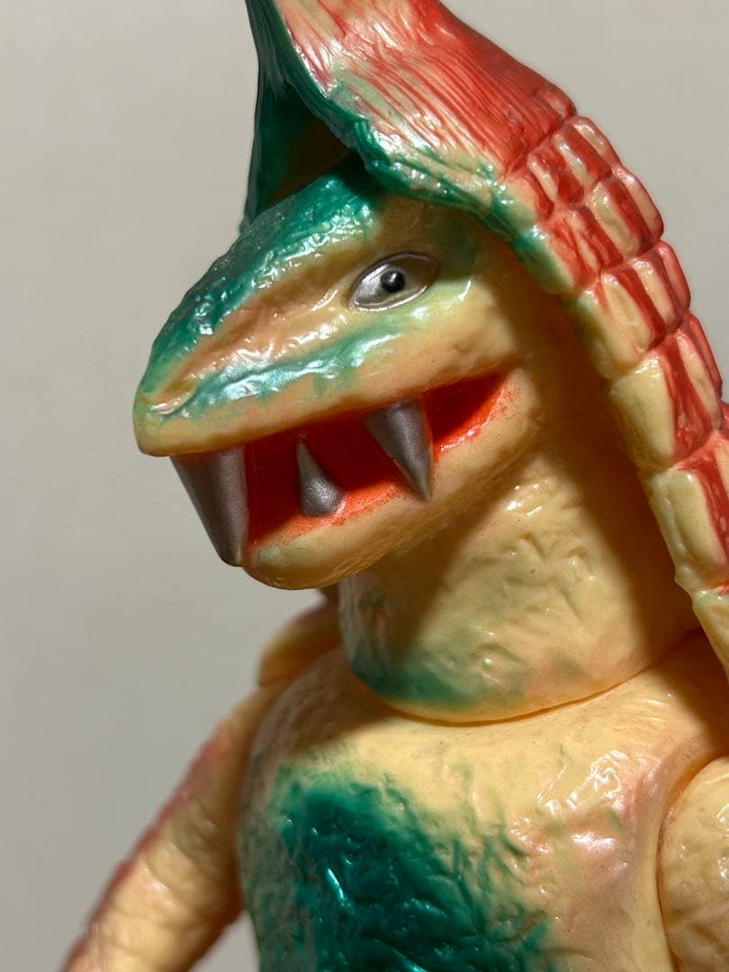 ブルマックPopy怪獣フィギュア 赤と緑の\Harry Orn