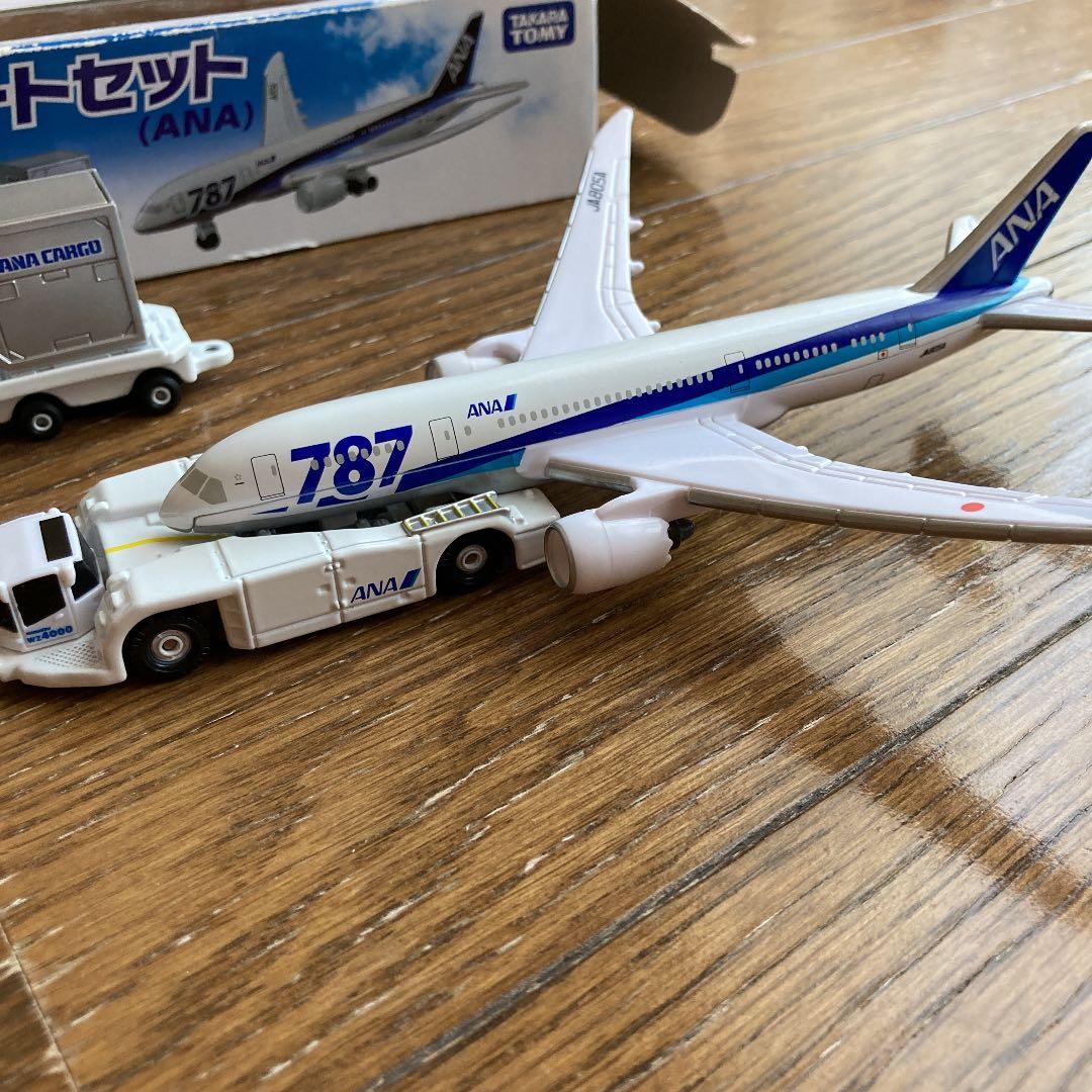 トミカ 787エアポートセット (ANA)