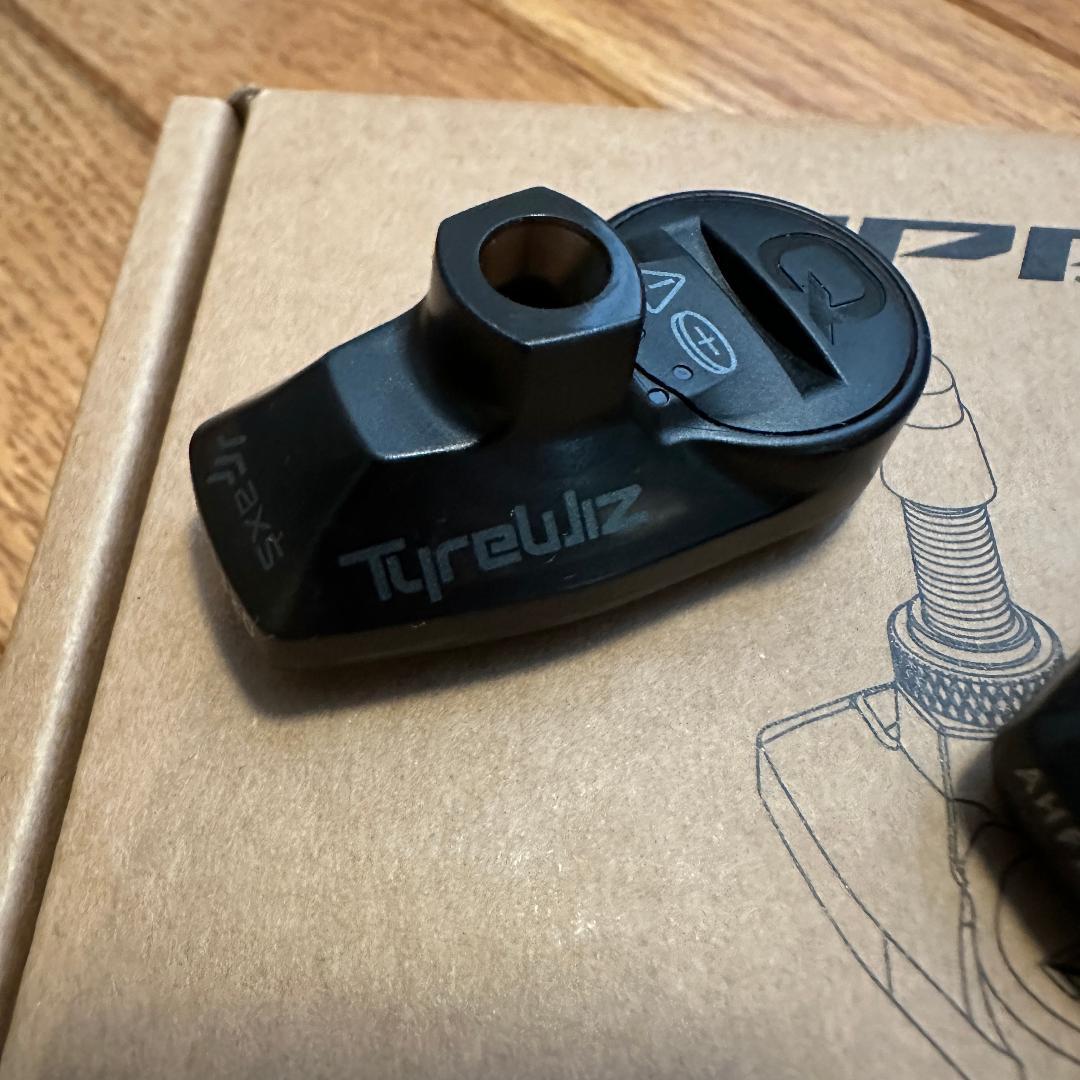 ZIPP QUARQ TyreWiz2.0 タイヤ空気圧センサー + Valve