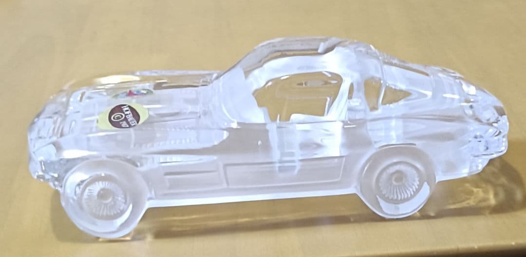 Hofbauer社製の1963年型シボレー・コルベットのクリスタルオブジェ