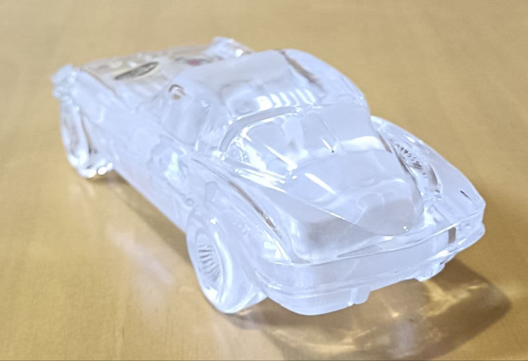 Hofbauer社製の1963年型シボレー・コルベットのクリスタルオブジェ