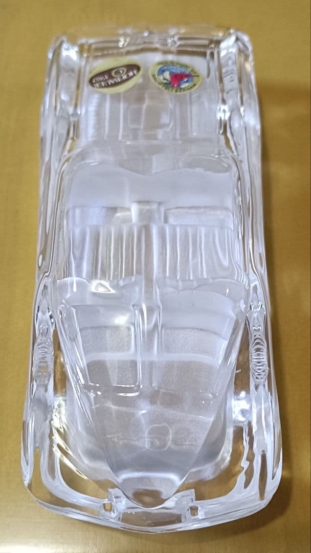 Hofbauer社製の1963年型シボレー・コルベットのクリスタルオブジェ