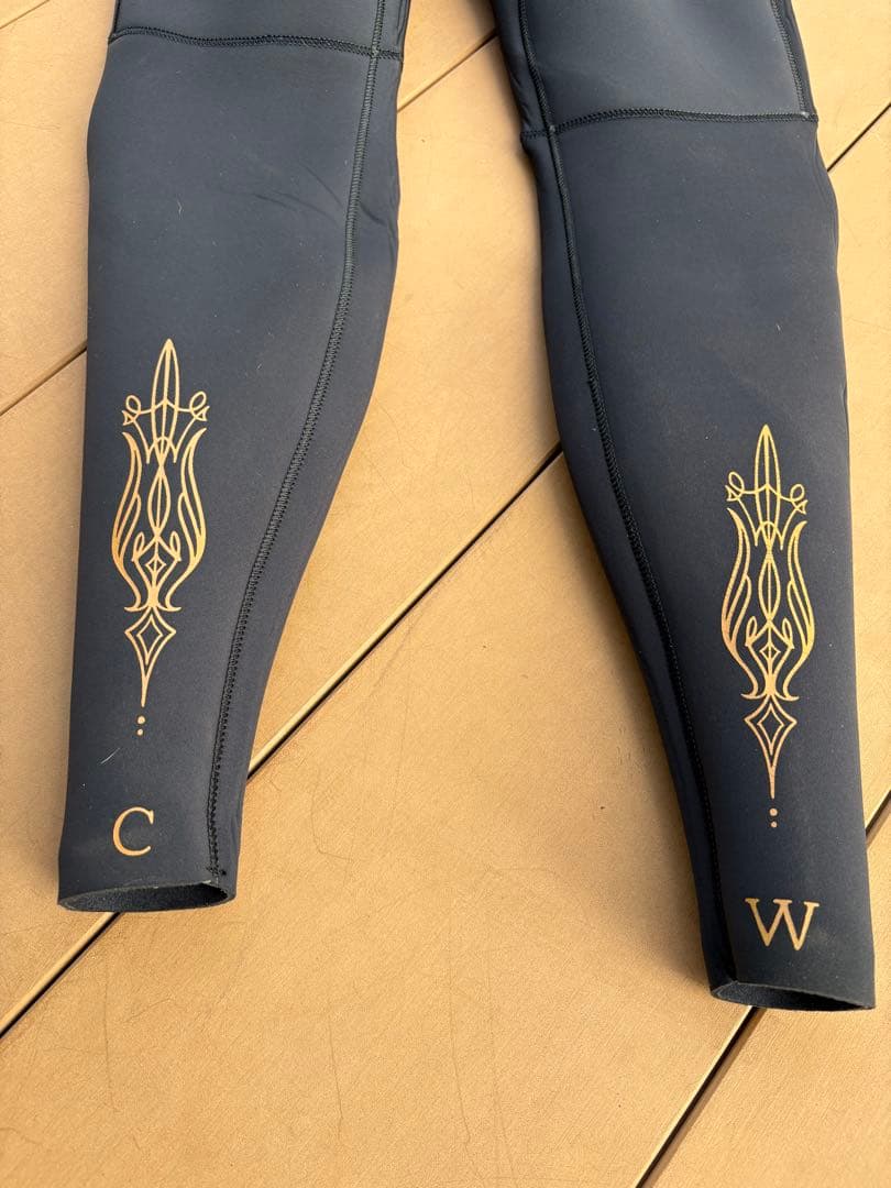 ADELIO wetsuit,chippa wilsonモデル、シーガル