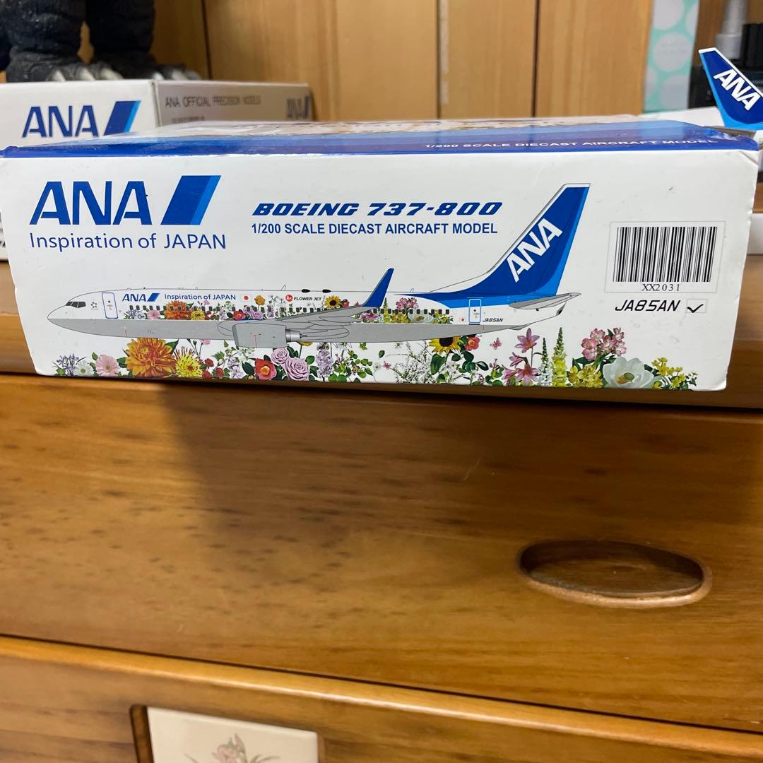 希少ANA Boeing 737-800 フラワージェット1/200