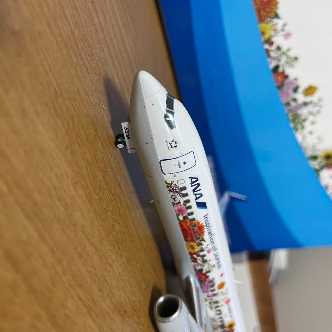 希少ANA Boeing 737-800 フラワージェット1/200