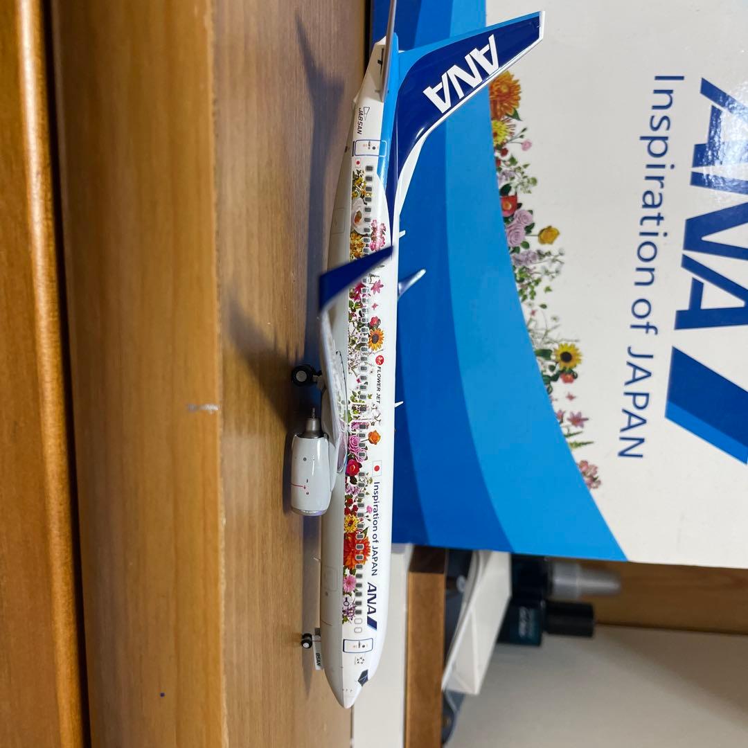 希少ANA Boeing 737-800 フラワージェット1/200