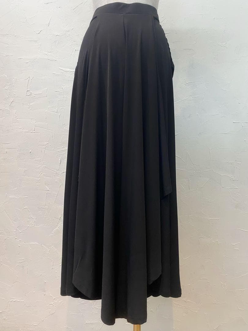 【スカートっぽい】新品　社交ダンスラップ式ワイド フレアー パンツ 黒 ｒ31