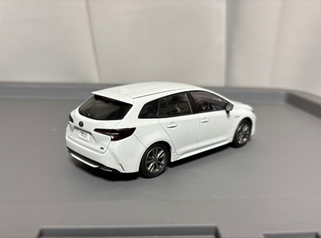 よっと！1／30ミニカー。トヨタ非売品。カローラツーリング。