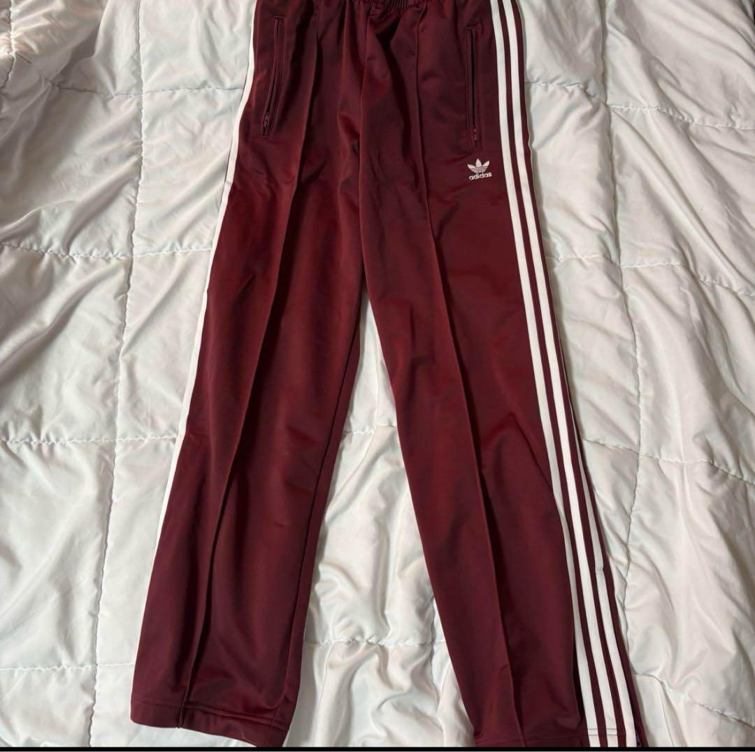 adidas トラックパンツ　バーガンディ
