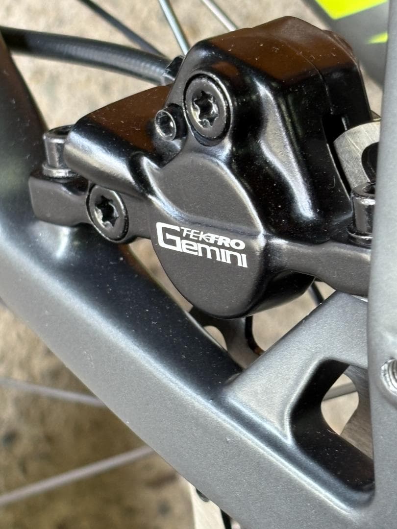Specialized Sirrus Comp Carbon Disc（未使用）