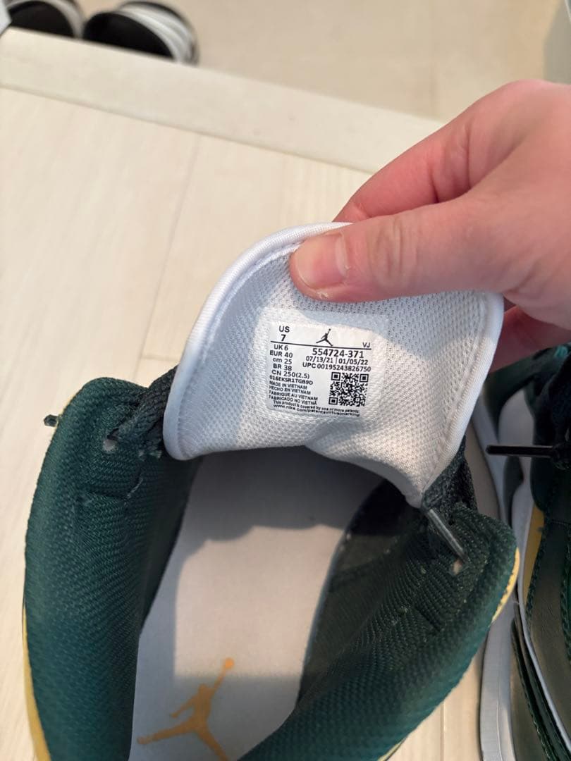 シューズ(男性用) Nike Air Jordan 1 MidSeattle Supersonics