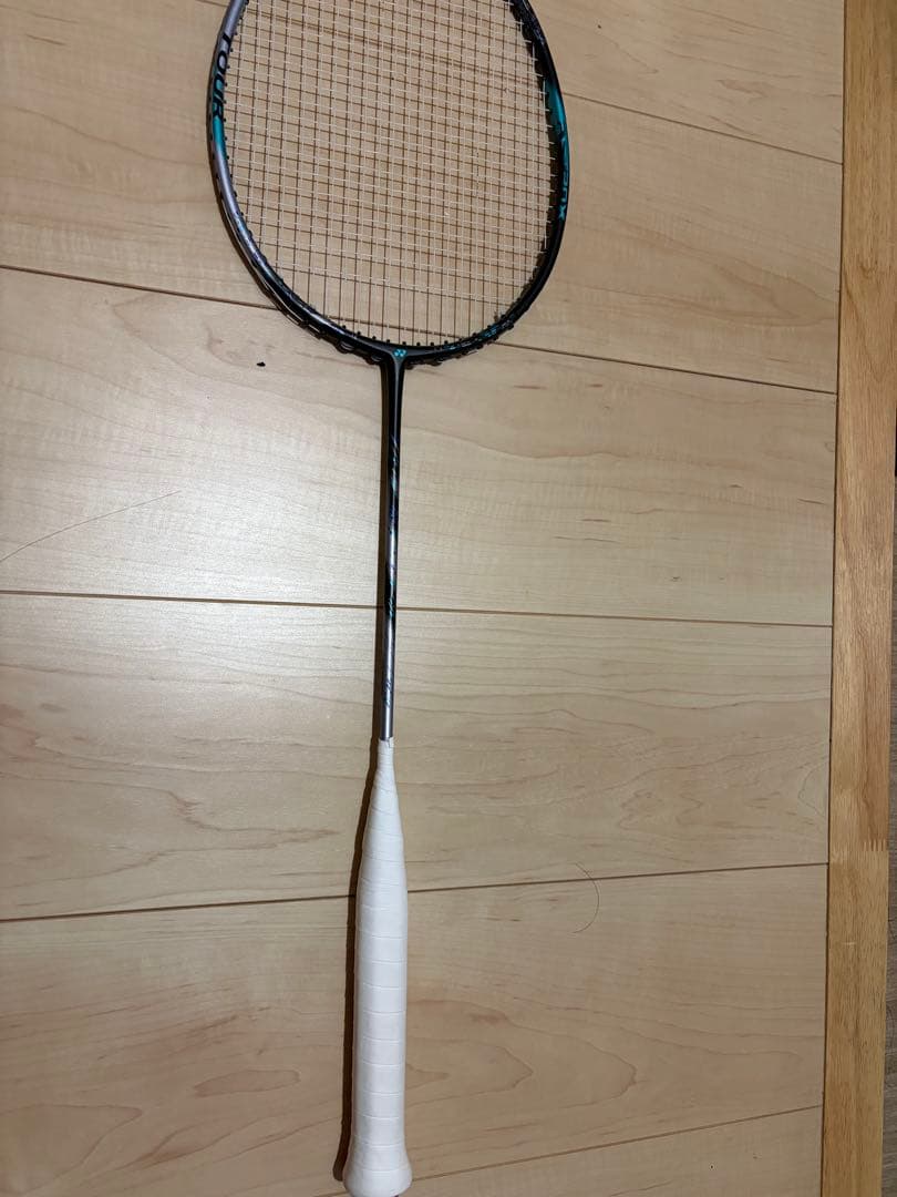 ほぼ新品 YONEX アストロクス88Dtour 4UG5