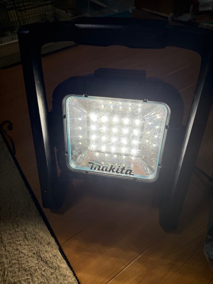 Makita ML805 LEDライト 18V3.0Ah付き