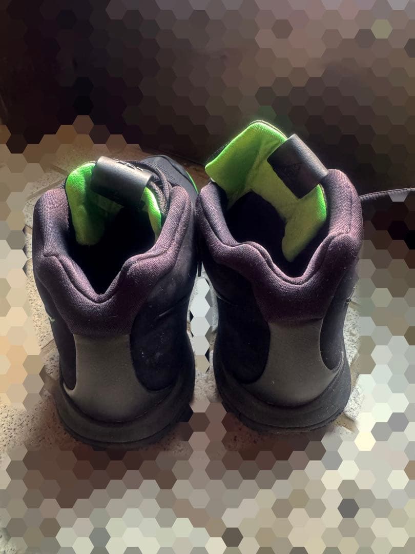 MK　　NIKEカイリー　バスケットシューズ 黒と緑 ハイカット
