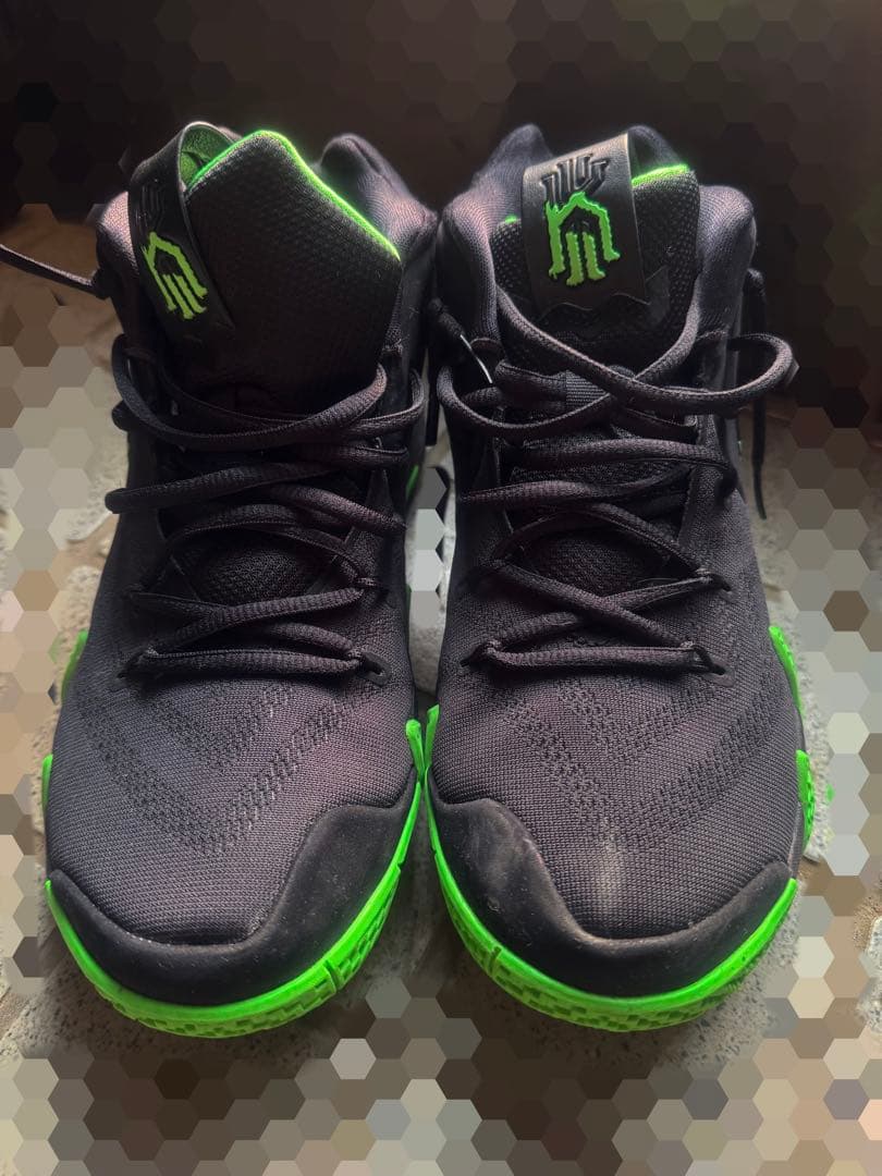 MK　　NIKEカイリー　バスケットシューズ 黒と緑 ハイカット