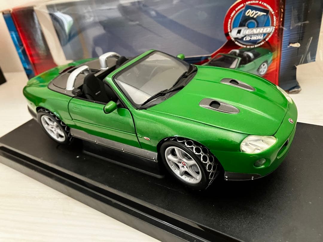 1/18 ジャガー XKR ロードスター 007 ボンドかー