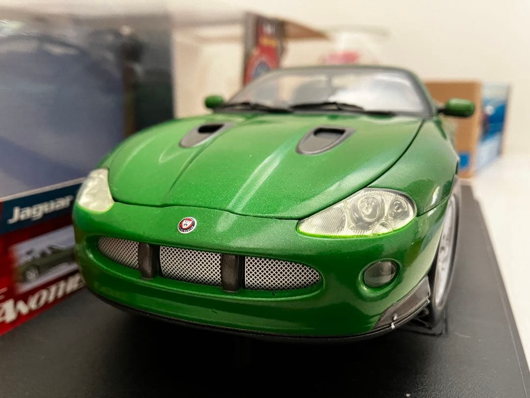 1/18 ジャガー XKR ロードスター 007 ボンドかー