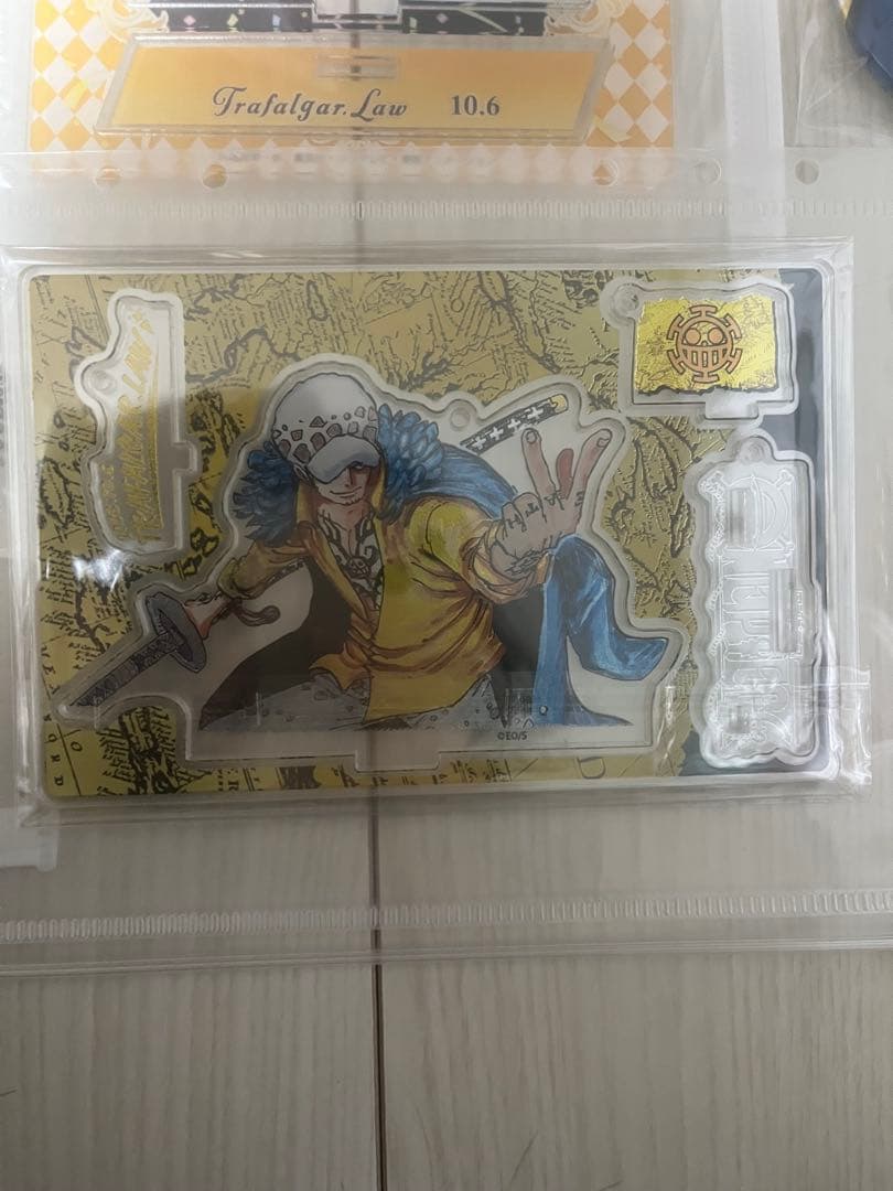 ONE PIECE 誕生日　ロー　アクリルスタンド、缶バッジセット