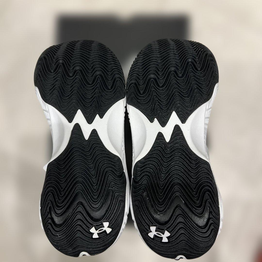 UNDER ARMOUR バスケットボールシューズ